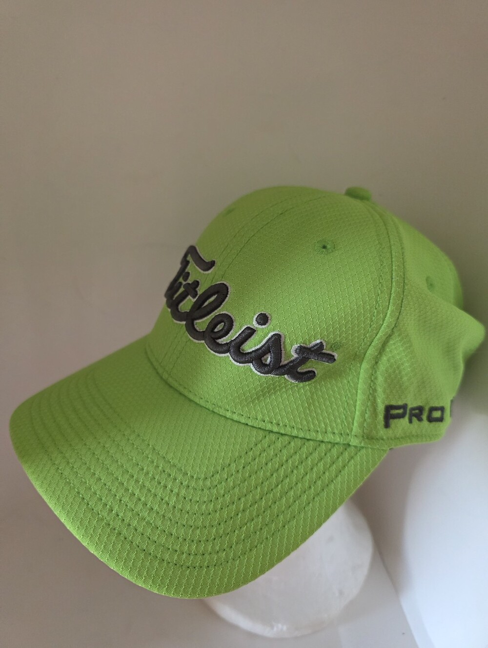 Titleist Pro V1 Tour Performance Golf Hat Cap S/M Lime Green FootJoy Mesh Fitted